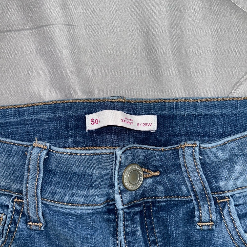 WOMENS SIZE 9 LOW RISE SKINNY JEANS